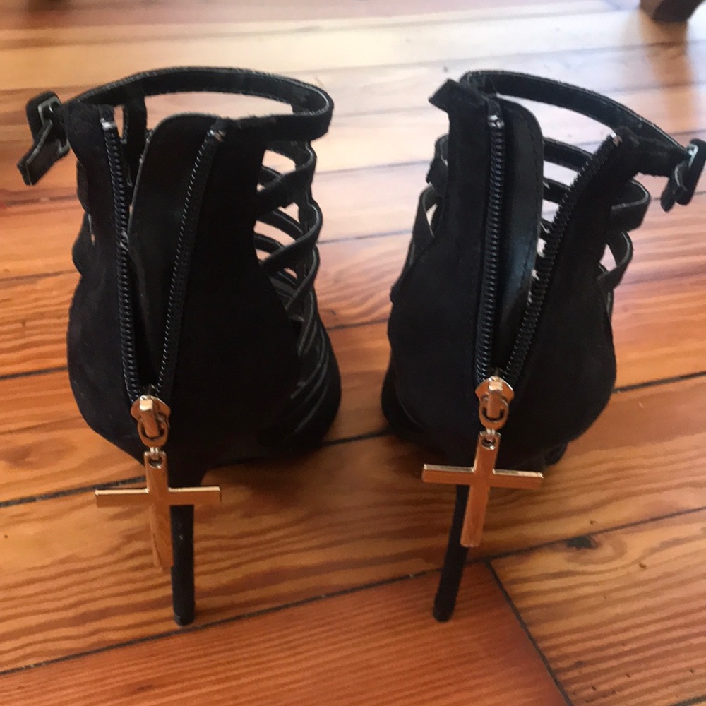 Pointy Heels Gold Cross Black Cage
